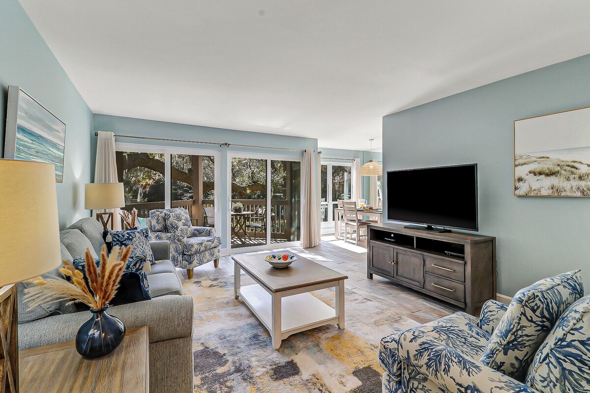 Quiet villa w/ lagoon views, steps away from the pool, tennis & Harbour Town!