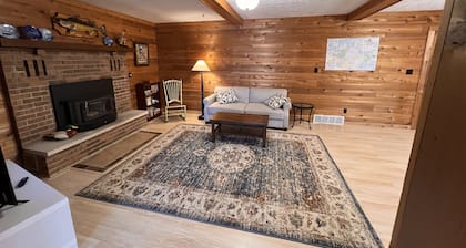 Sunset Beach - Log Home on Beautiful Indian Lake