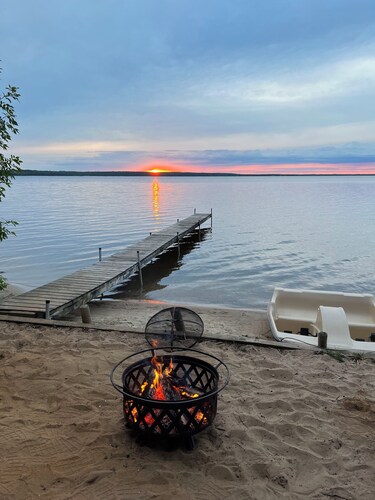 Sunset Beach - Log Home on Beautiful Indian Lake