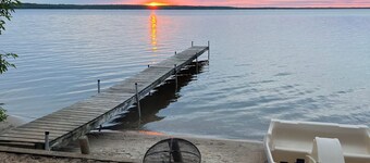 Sunset Beach - Log Home on Beautiful Indian Lake