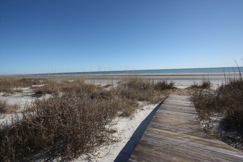 Ground Floor Ocean Front 2 Bedroom Villa, Golf Cart Included 413 Captain John Fripp