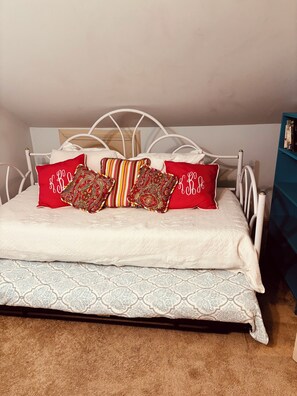3 bedrooms, iron/ironing board, travel cot, free WiFi