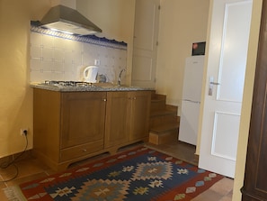 Fridge, microwave, coffee/tea maker, electric kettle - Casa de David - Apartment in Monsanto (Monsanto, Idanha-a-Nova)