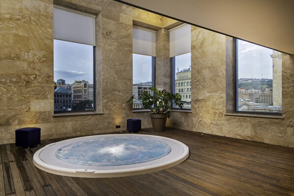 Indoor pool, open 6:30 AM to 10:30 PM, pool loungers - Holiday Inn Yerevan - Republic Square by IHG (Yerevan)