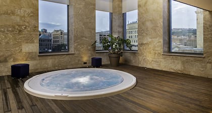 Holiday Inn Yerevan - Republic Square by IHG