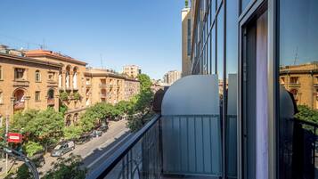 Standardrum - 1 queensize-säng (French Balcony) | 1 sovrum, värdeförvaringsskåp på rummet och skrivbord