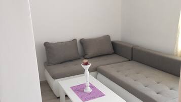 Studio, Balcony (3 Adults) | 1 bilik tidur, meja, Wi-fi percuma