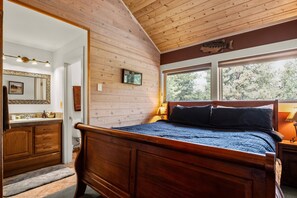 2 habitaciones, escritorio y tabla de planchar con plancha 