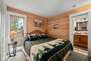 2 bedrooms, desk, iron/ironing board, travel cot - Dog friendly at the Seventh Mountain Resort! (Bend)