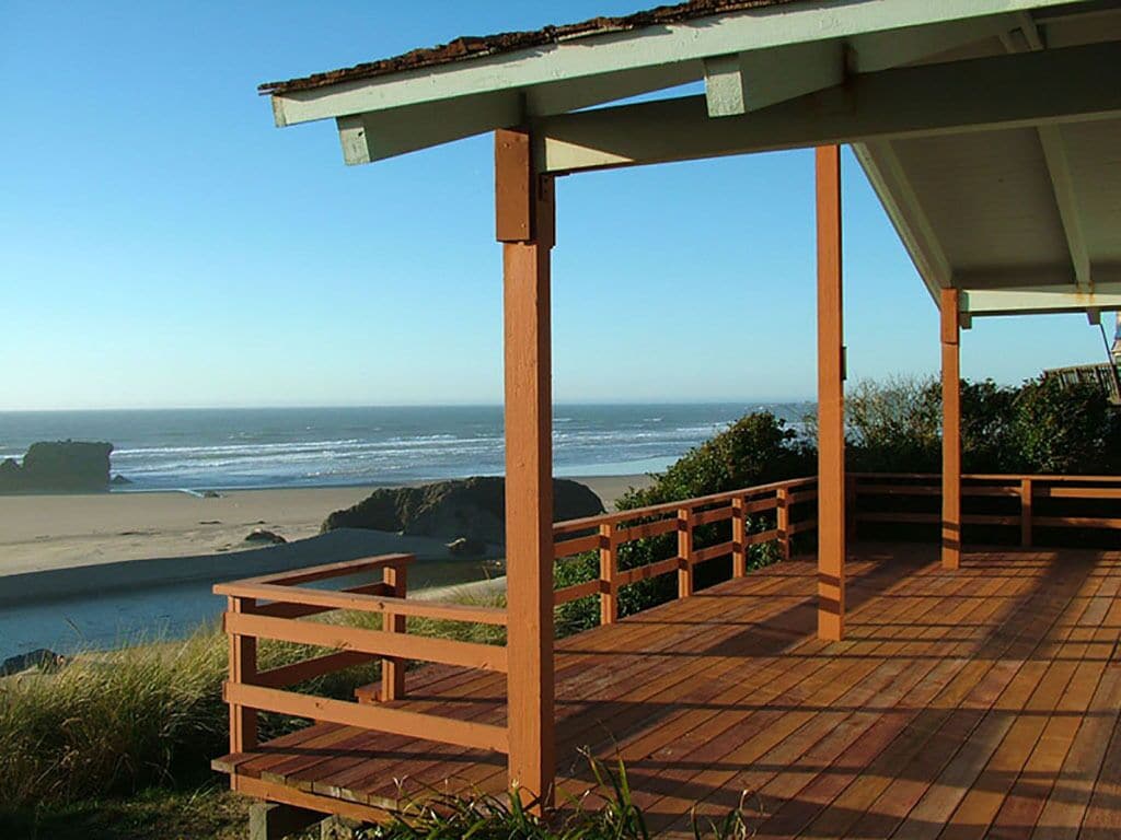 Seaside Bungalow: Beautiful views from this oceanfront bungalow and beach access