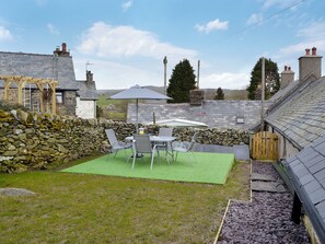 Outdoor dining - 2 bedroom accommodation in Rhydlydan, near Betws-Y-Coed (Rhydlydan, near Betws-Y-Coed)