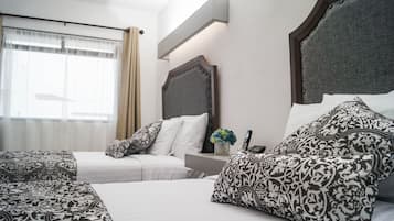Quarto casal standard | Roupas de cama premium, edredons de pluma, camas com colchões pillow-top