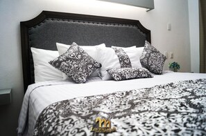 Premium bedding, down duvets, pillow-top beds, individually furnished - Hotel Los Portales Chignahuapan (Chignahuapan)