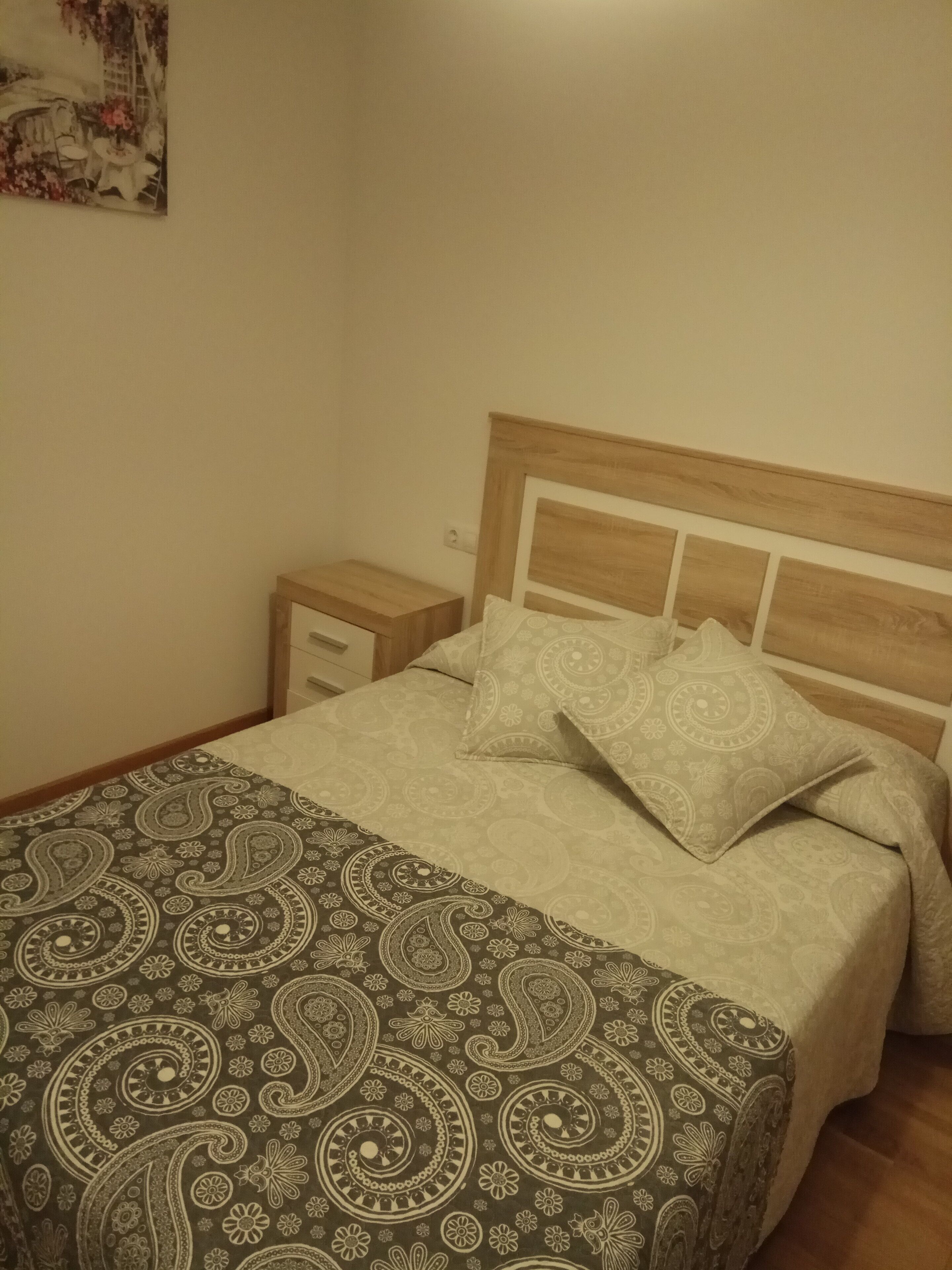 3 bedrooms, iron/ironing board, bed sheets