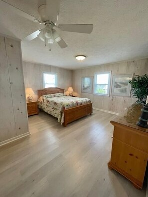 3 Schlafzimmer, Bügeleisen/Bügelbrett
