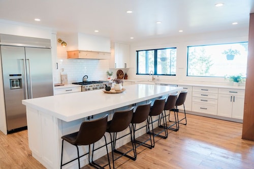 Ponderosa Park Lake House -- Private dock and beach!