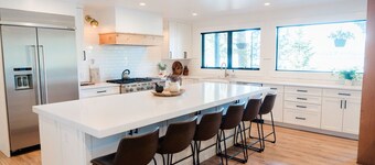 Ponderosa Park Lake House -- Private dock and beach!