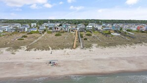 A coastal residential area with houses, a beach, and a train track. - Newly Renovated, 4 bed 2 bath, Pet Friendly Oceanfront w/ a Pool! (Brunswick)