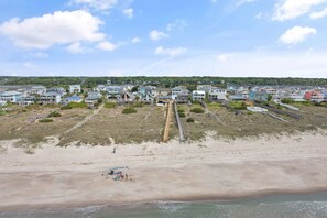 Beach - Newly Renovated, 4 bed 2 bath, Pet Friendly Oceanfront w/ a Pool! (Brunswick)