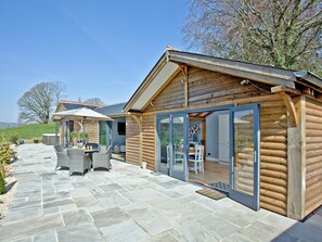 Outdoor dining - 1 bedroom accommodation in Axminster (Axminster)
