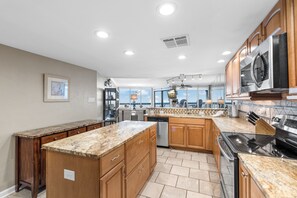 Fridge, microwave, oven, stovetop - Sandpiper Condominiums 901, Panoramic Gulf Views w/ direct access to Mustang Island/Port A beaches. (Port Aransas)