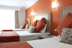 Familjerum | Skrivbord, arbetsyta för laptop, strykjärn/strykbräda och gratis wi-fi