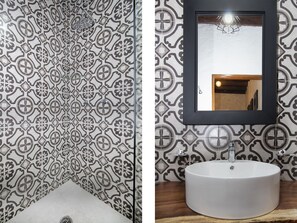 Suite estándar | Baño | Ducha, toallas, jabón y champú