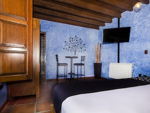 Habitación superior | Escritorio, wifi gratis, ropa de cama
