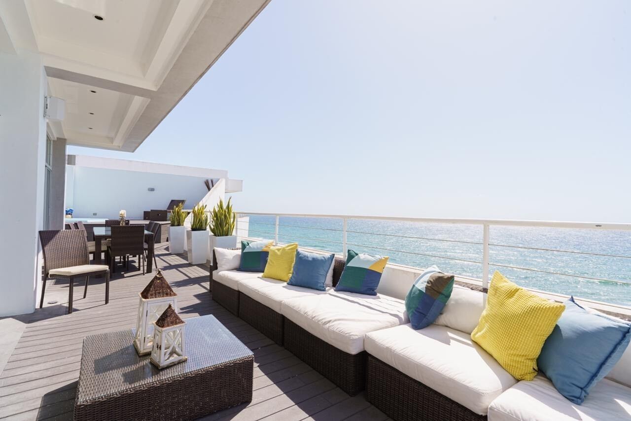 Outdoor lounge 