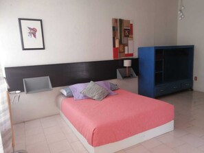 Standard Room | Free WiFi, bed sheets