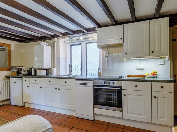 Lave-vaisselle, chaise haute, congélateur