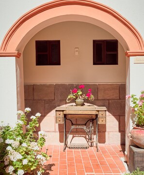 Courtyard - Hotel Santa Monica (Potosi)