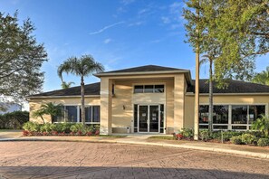 Exterior - Kissimmee Condo w/ Resort Perks - 5 Mi to Disney! (Kissimmee)