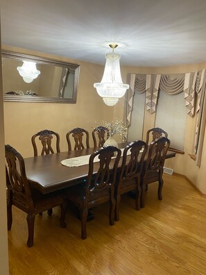 Dining - Incredible Large Home Near MKE airport 15 mins from downtown Available for DNC (Franklin)