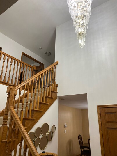 Incredible Large Home Near MKE airport 15 mins from downtown Available for DNC