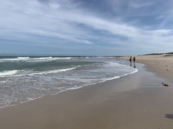 Playa en los alrededores y toallas de playa 