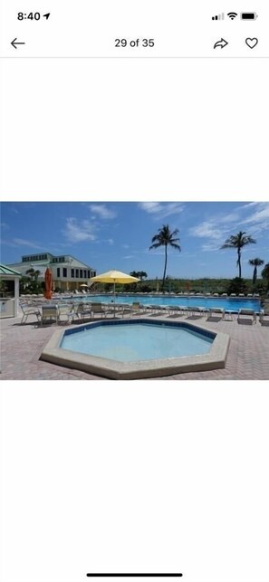 Alberca al aire libre y alberca climatizada