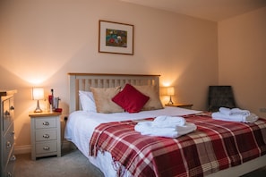 2 bedrooms - The Corn Store - sleeps 4 guests in 2 bedrooms (Malpas)