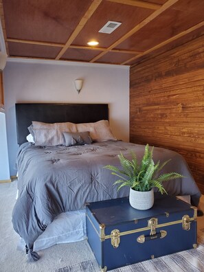 1 dormitorio, tabla de planchar con plancha, wifi y ropa de cama