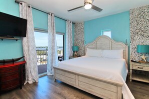 Condo, varias camas (Crystal Tower 601) | 2 habitaciones, decoración personalizada y muebles diferentes 