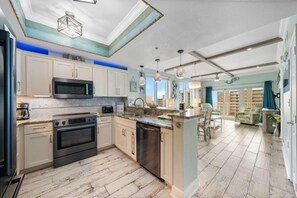 公寓式客房, 多张床 (Crystal Tower 601) | 私人厨房 | 厨具/餐具