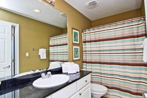 Condo, Plusieurs lits (San Carlos 609) | Salle de bain | Serviettes fournies