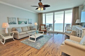 公寓客房, 多張床 (San Carlos 801) | 起居區 | 電視