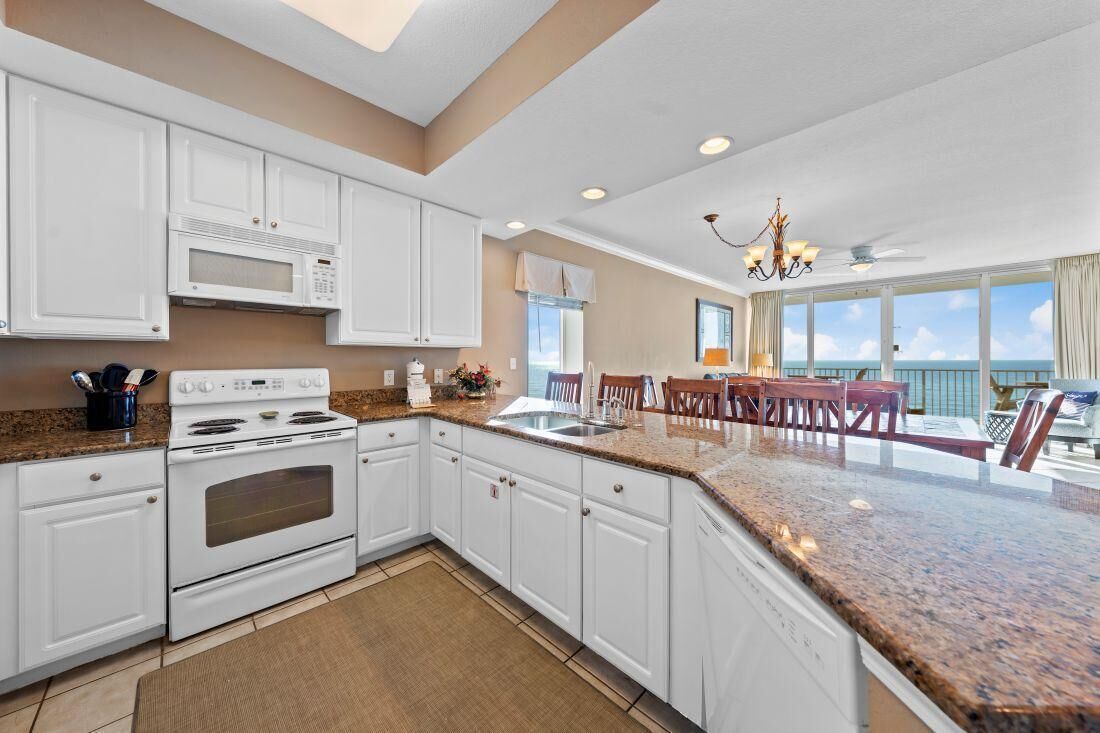 Condo, Multiple Beds (San Carlos 701) | Private kitchen