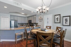 Condo, Multiple Beds (San Carlos 401) | Dining