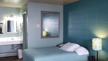 Habitación estándar, 1 cama King size | Tabla de planchar con plancha y wifi gratis