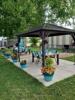 Standard Room, 1 King Bed | Terrace/patio