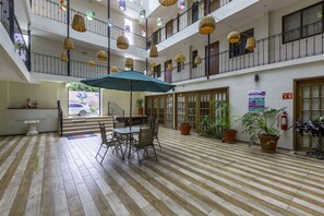 Courtyard - Capital O Oaxaca Guest Hotel (Oaxaca)