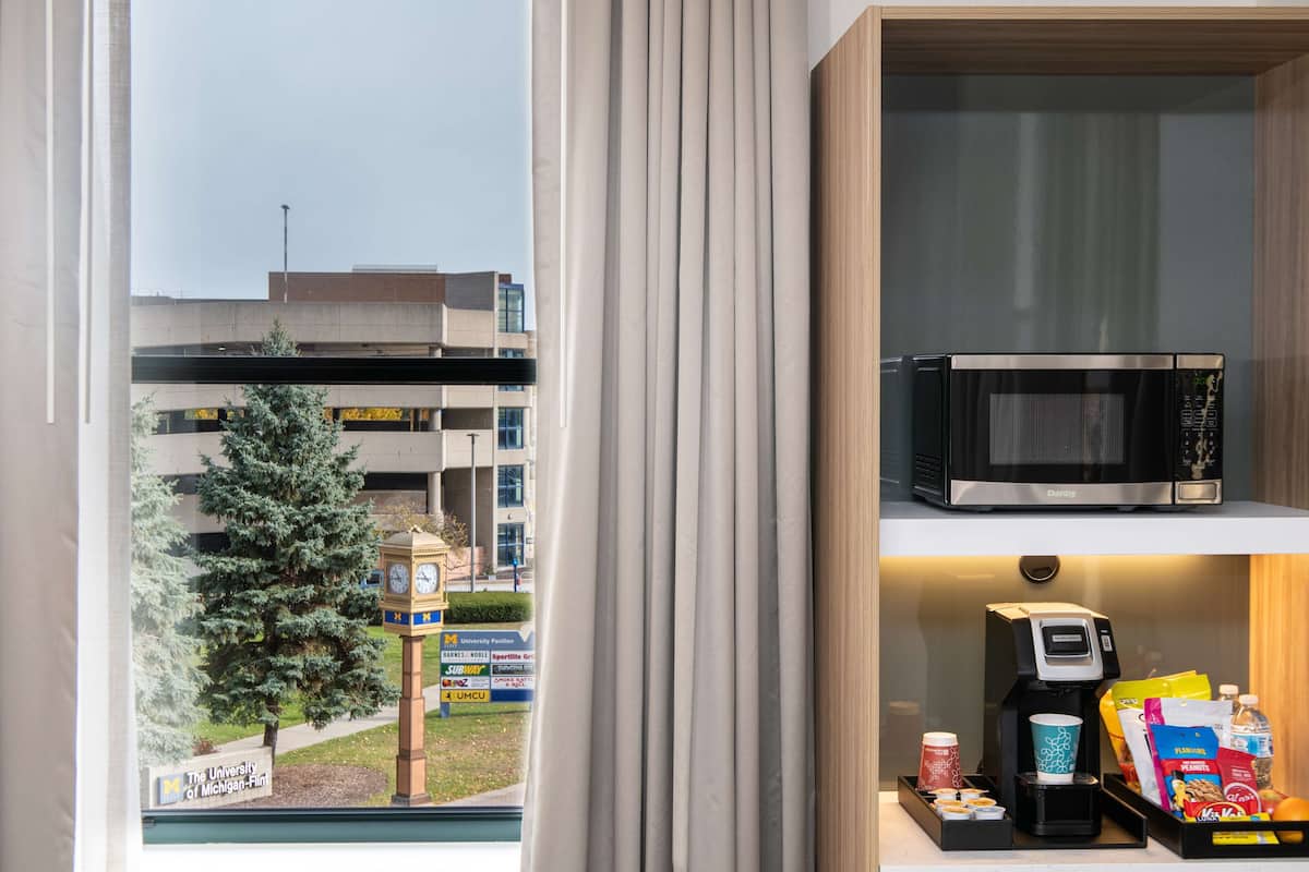 in-room safe, desk, laptop workspace, blackout curtains