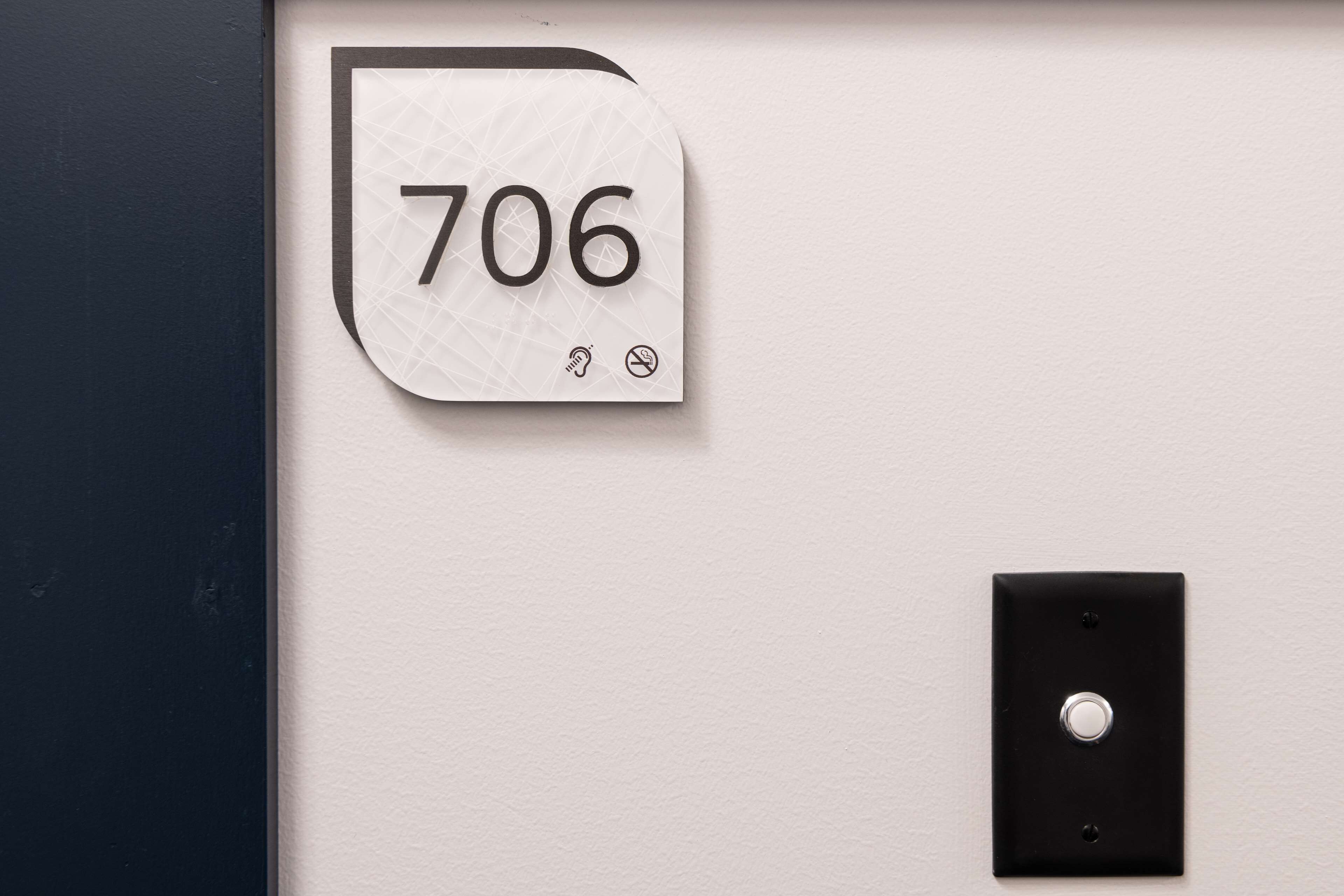 in-room safe, desk, laptop workspace, blackout curtains